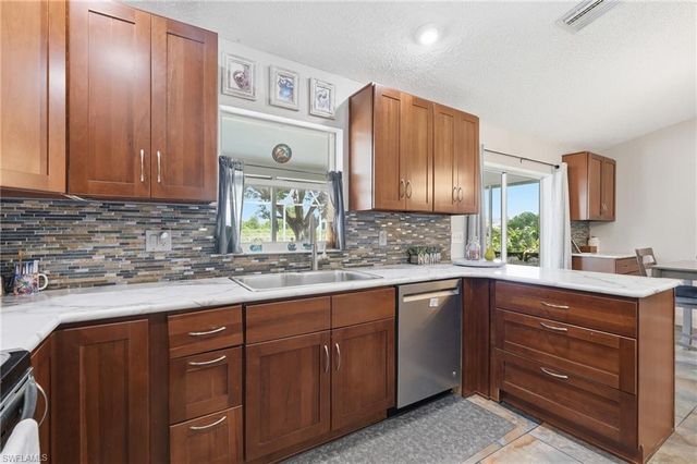 1529 Crestwood CIR W, Lehigh Acres, FL 33936