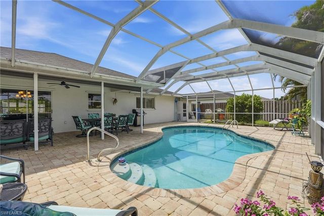 1529 Crestwood CIR W, Lehigh Acres, FL 33936