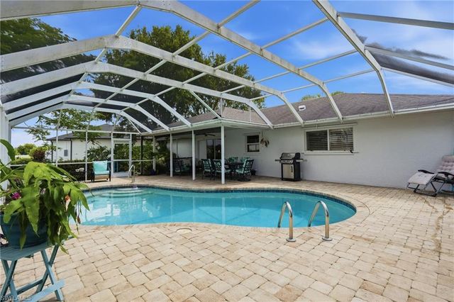 1529 Crestwood CIR W, Lehigh Acres, FL 33936