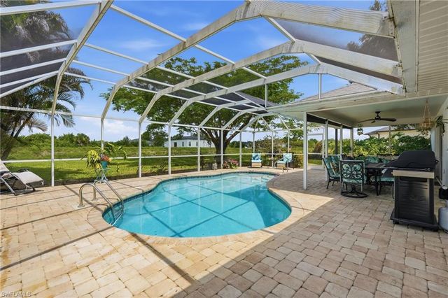 1529 Crestwood CIR W, Lehigh Acres, FL 33936