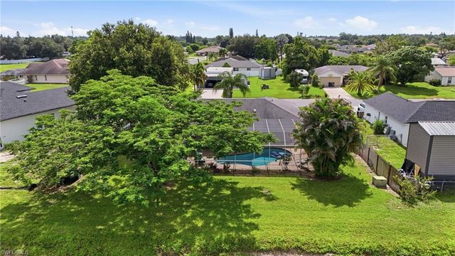 1529 Crestwood CIR W, Lehigh Acres, FL 33936