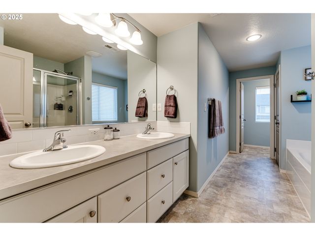 4685 GLACIER MEADOWS Loop, Springfield, OR 97478