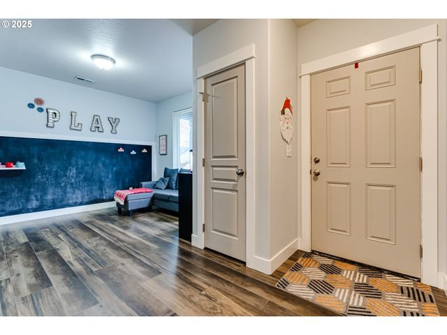 4685 GLACIER MEADOWS Loop, Springfield, OR 97478