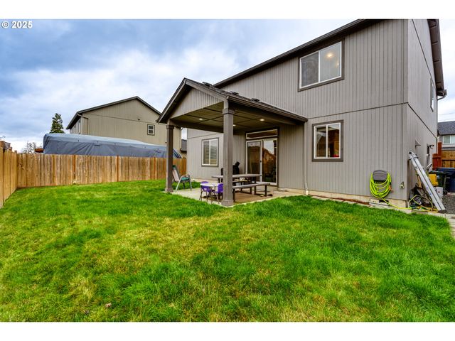 4685 GLACIER MEADOWS Loop, Springfield, OR 97478