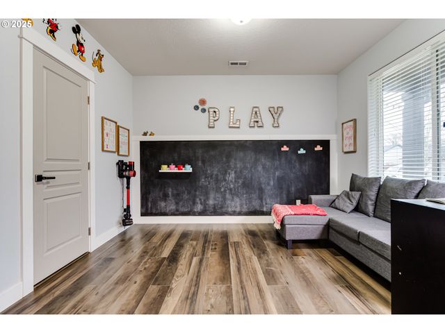 4685 GLACIER MEADOWS Loop, Springfield, OR 97478