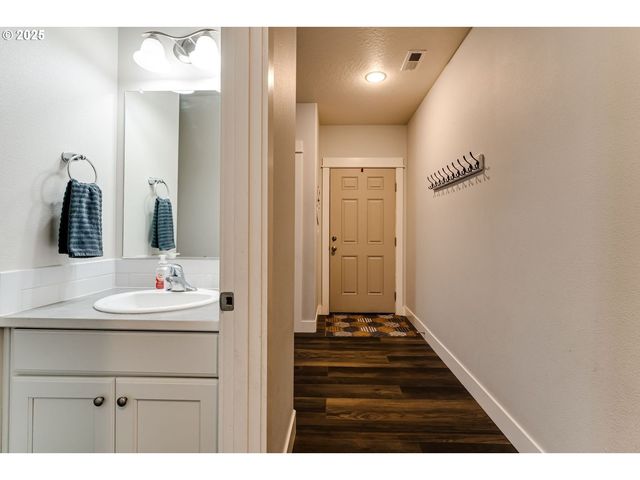 4685 GLACIER MEADOWS Loop, Springfield, OR 97478