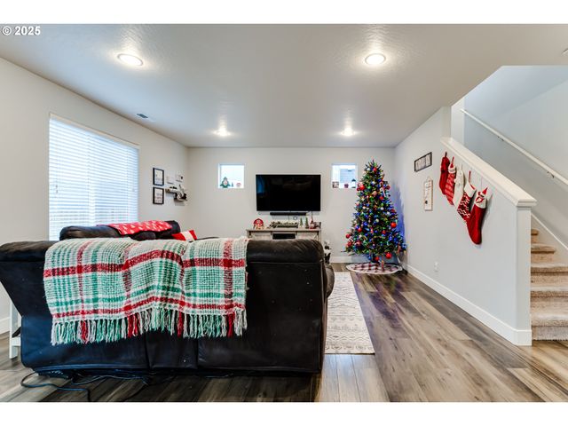 4685 GLACIER MEADOWS Loop, Springfield, OR 97478