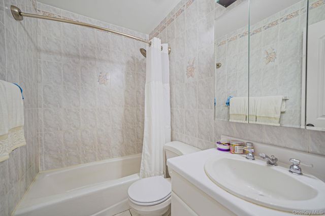 6 Madsen Court, Mount Sinai, NY 11766