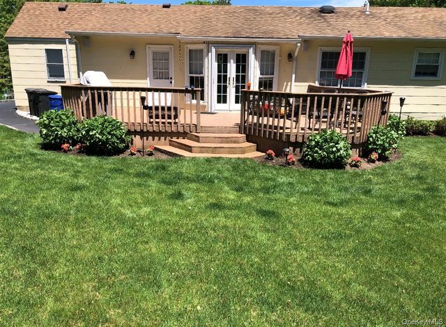 6 Madsen Court, Mount Sinai, NY 11766