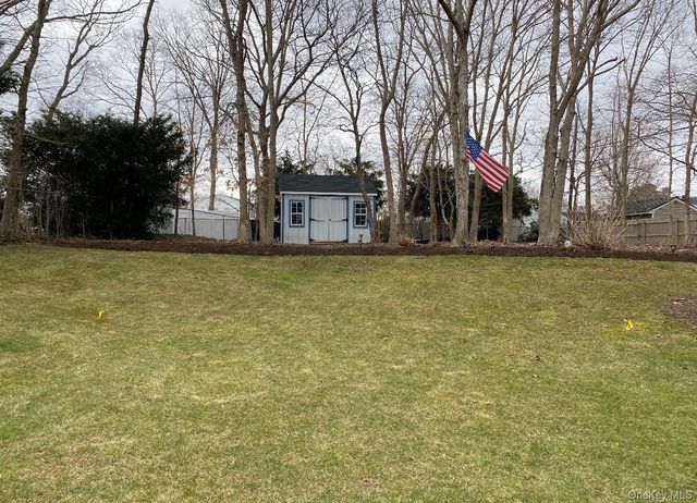 6 Madsen Court, Mount Sinai, NY 11766