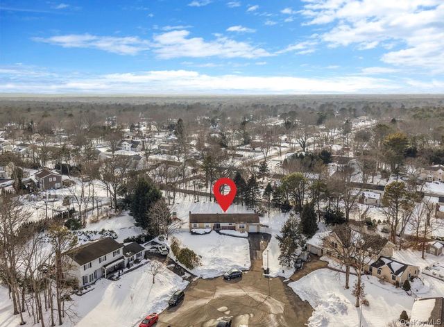 6 Madsen Court, Mount Sinai, NY 11766