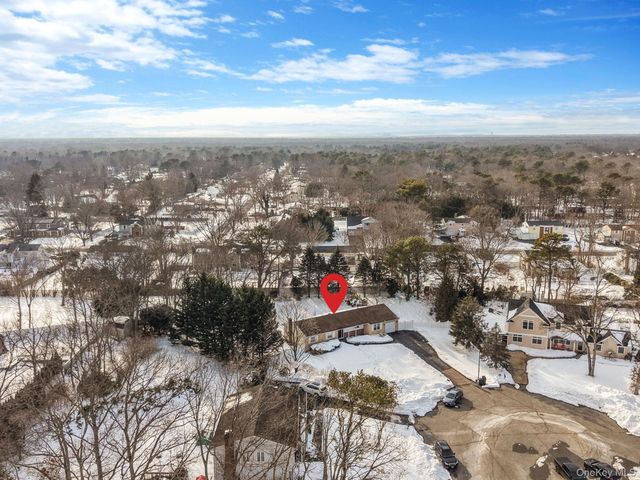 6 Madsen Court, Mount Sinai, NY 11766