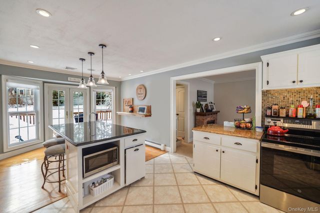 6 Madsen Court, Mount Sinai, NY 11766