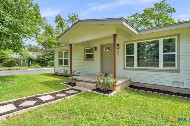 209 E Live Oak Street, Burnet, TX 78611