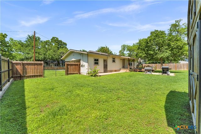 209 E Live Oak Street, Burnet, TX 78611