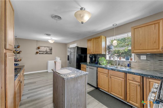 209 E Live Oak Street, Burnet, TX 78611