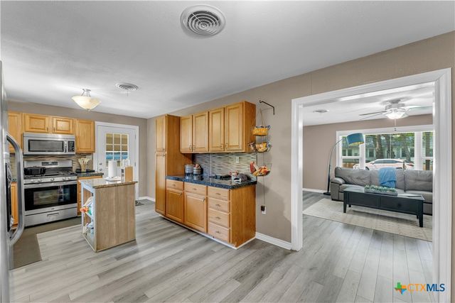 209 E Live Oak Street, Burnet, TX 78611