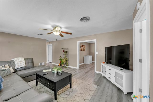 209 E Live Oak Street, Burnet, TX 78611