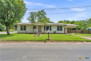 209 E Live Oak Street, Burnet, TX 78611