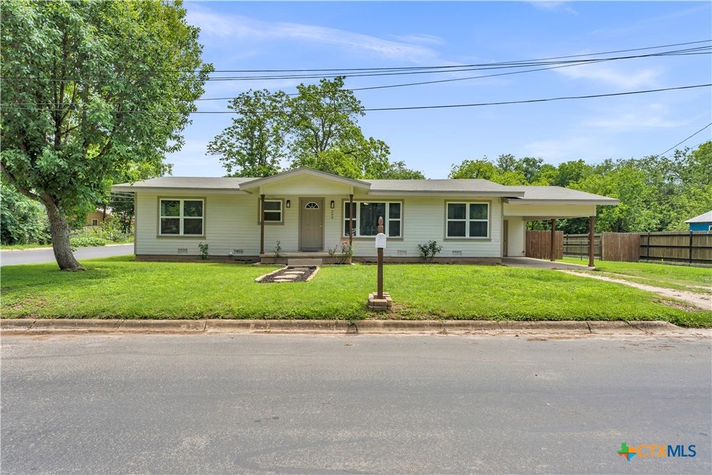 209 E Live Oak Street, Burnet, TX 78611