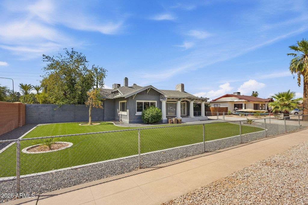 218 N WASHINGTON Street, Chandler, AZ 85225 — photo 2