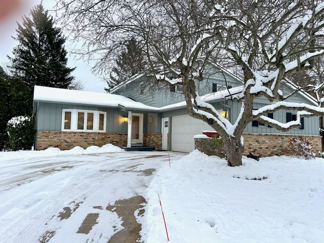 6316 Duxbury Drive SE, Ada, MI 49301