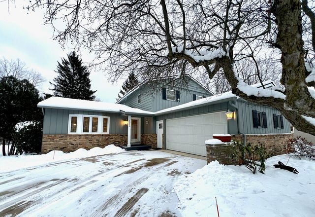 6316 Duxbury Drive SE, Ada, MI 49301