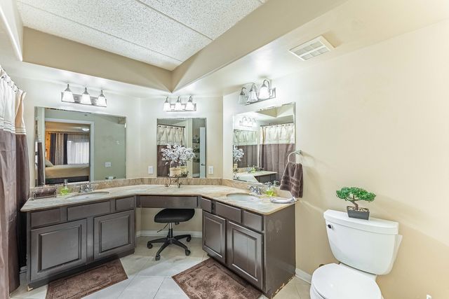 15505 Cicero Avenue 2C, Oak Forest, IL 60452