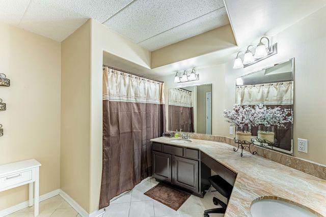 15505 Cicero Avenue 2C, Oak Forest, IL 60452