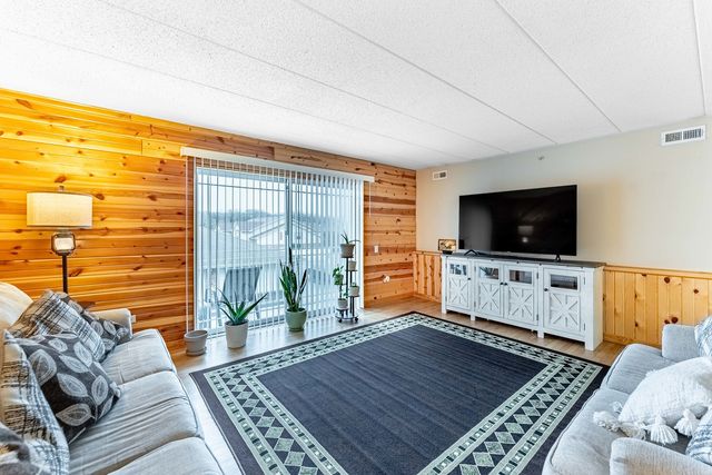 15505 Cicero Avenue 2C, Oak Forest, IL 60452