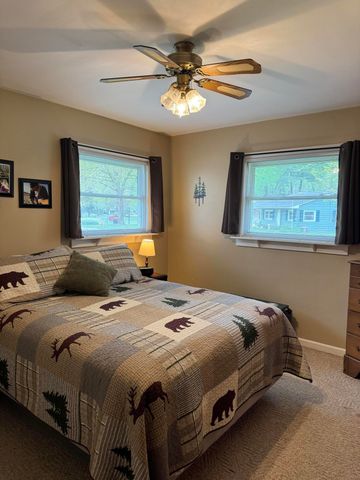 35 Cleveland Terrace, Hobart, IN 46342