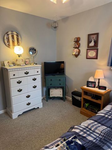 35 Cleveland Terrace, Hobart, IN 46342