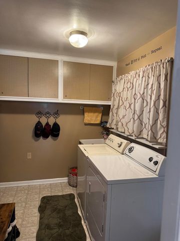 35 Cleveland Terrace, Hobart, IN 46342