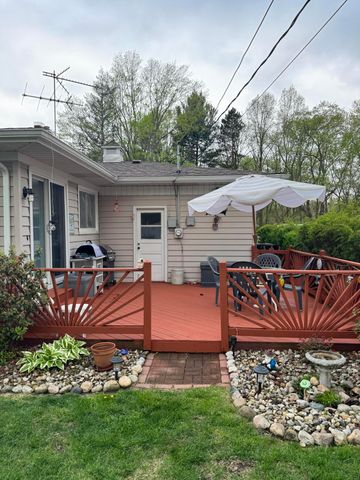 35 Cleveland Terrace, Hobart, IN 46342