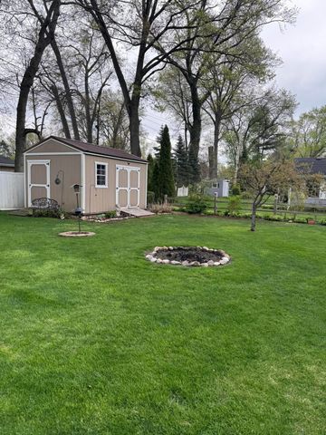 35 Cleveland Terrace, Hobart, IN 46342