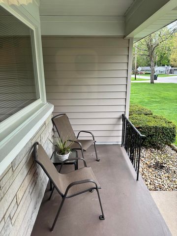 35 Cleveland Terrace, Hobart, IN 46342