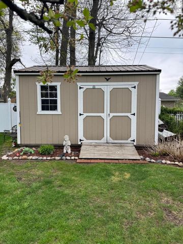 35 Cleveland Terrace, Hobart, IN 46342