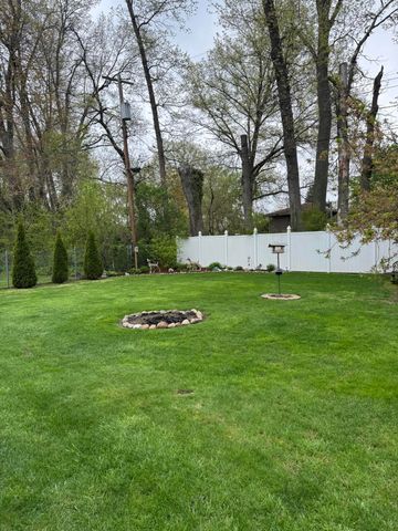 35 Cleveland Terrace, Hobart, IN 46342