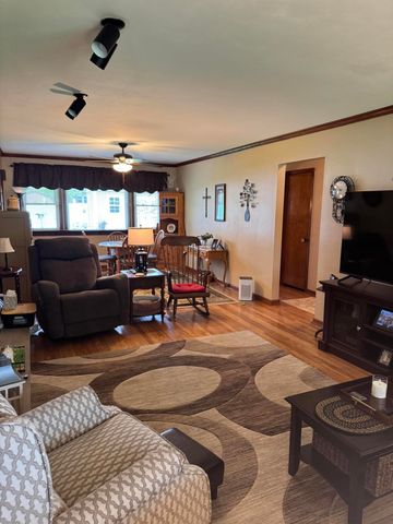 35 Cleveland Terrace, Hobart, IN 46342