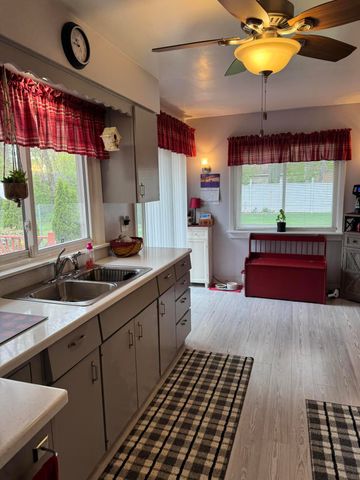 35 Cleveland Terrace, Hobart, IN 46342