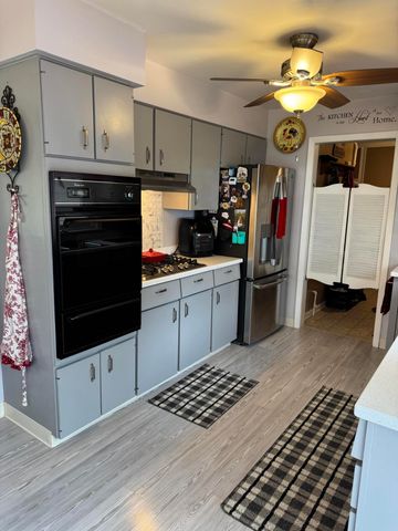 35 Cleveland Terrace, Hobart, IN 46342