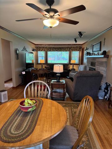 35 Cleveland Terrace, Hobart, IN 46342