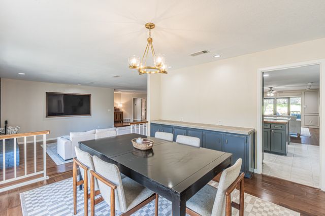 18 Crosslands Road, Benbrook, TX 76132