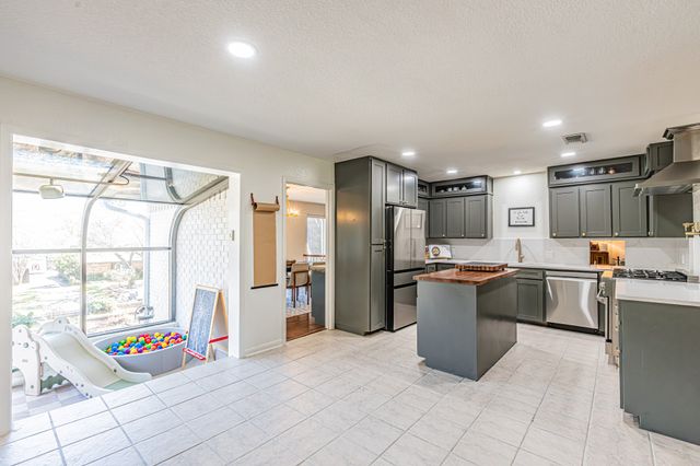 18 Crosslands Road, Benbrook, TX 76132