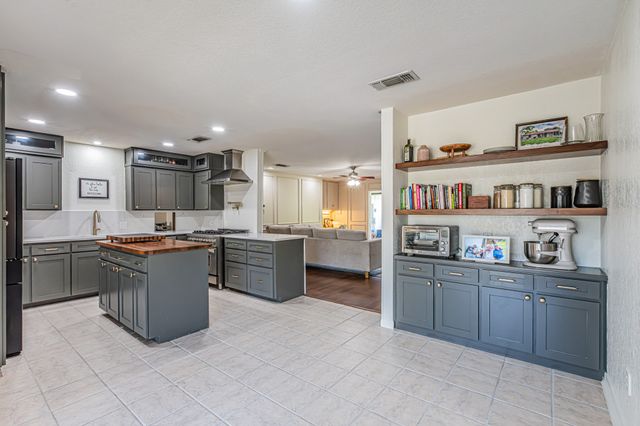 18 Crosslands Road, Benbrook, TX 76132