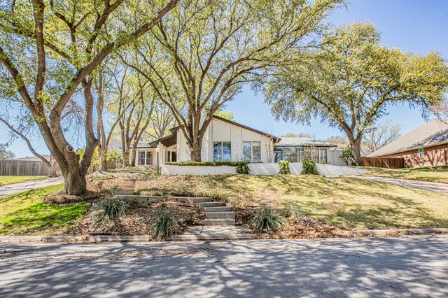 18 Crosslands Road, Benbrook, TX 76132