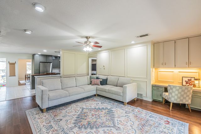 18 Crosslands Road, Benbrook, TX 76132