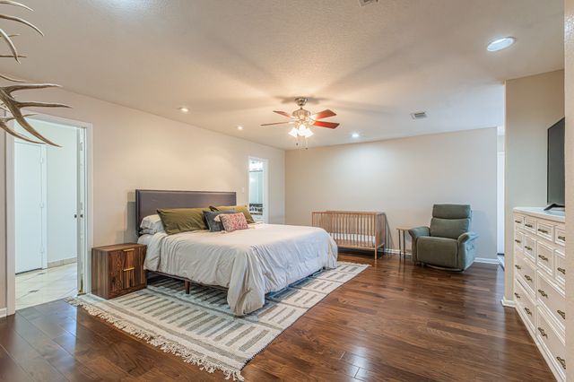 18 Crosslands Road, Benbrook, TX 76132