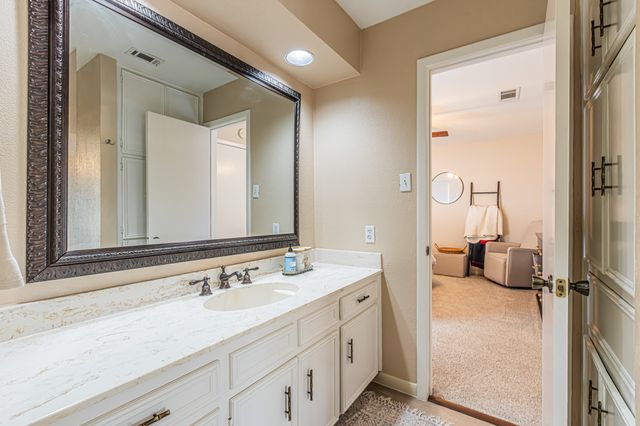 18 Crosslands Road, Benbrook, TX 76132