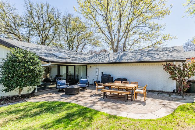 18 Crosslands Road, Benbrook, TX 76132